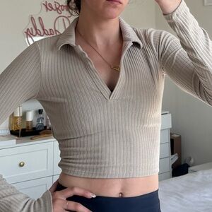 Hollister beige cropped collared long sleeve shirt with tie in the back